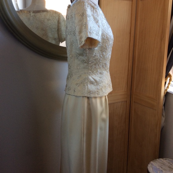 Zola Evening Cream Top and Skirt Set - Picture 4 of 6